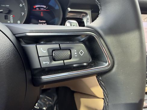 Certified 2025 Porsche Macan AWD/4WD image 31