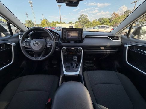 Used 2022 Toyota RAV4 XLE FWD image 31