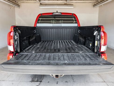 Used 2018 Toyota Tacoma TRD Sport w/ Technology Package image 47