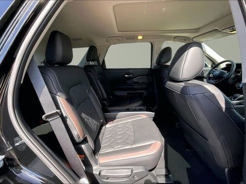 New 2026 Nissan Pathfinder Platinum image 10