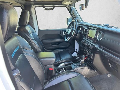 Used 2022 Jeep Wrangler Unlimited Rubicon 4xe w/ Cold Weather Group AWD/4WD image 27