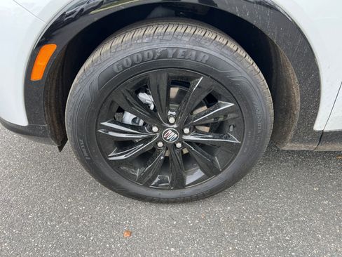 Used 2025 Buick Envista Sport Touring image 25