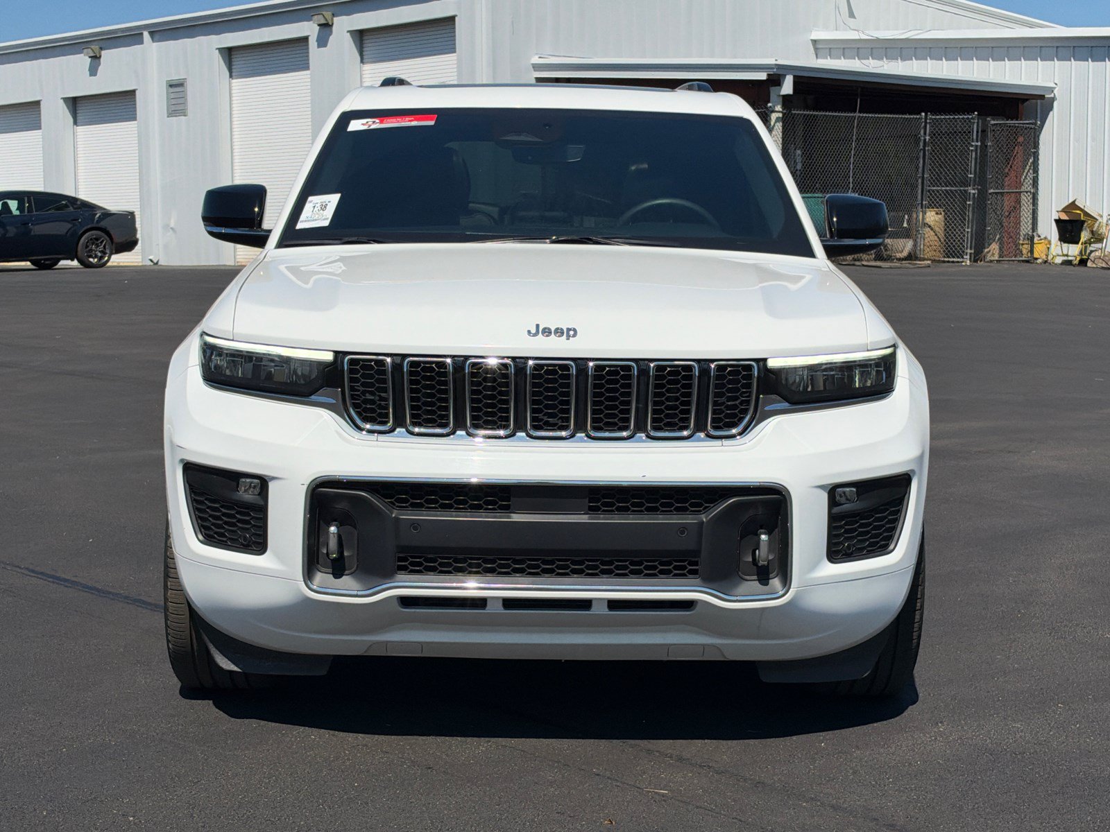 Used 2023 Jeep Grand Cherokee Overland AWD/4WD image 2