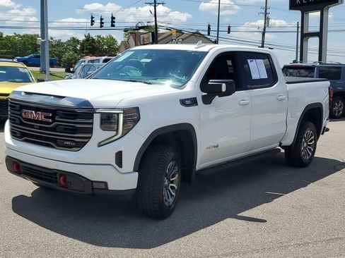 Used 2023 GMC Sierra 1500 AT4 w/ AT4 Premium Package AWD/4WD image 2