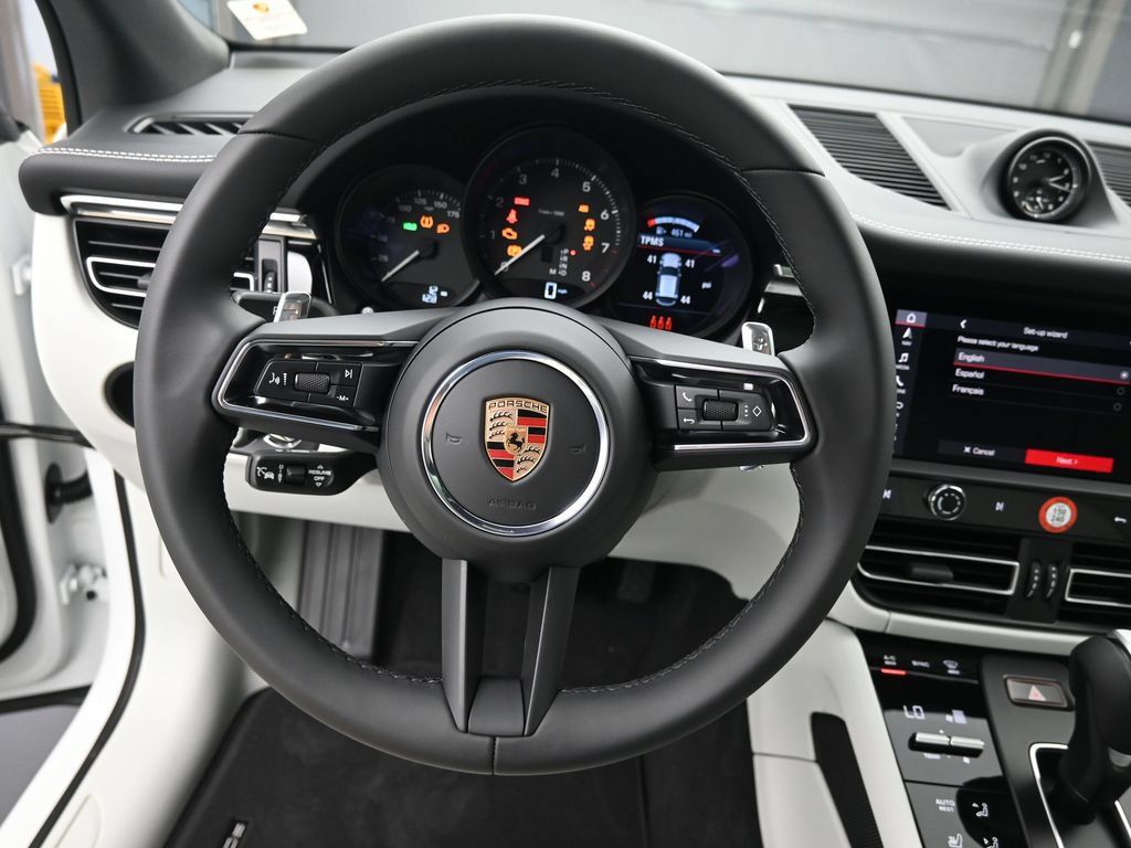 Certified 2025 Porsche Macan AWD/4WD image 12