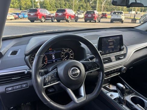 Used 2023 Nissan Altima 2.5 SR FWD image 12