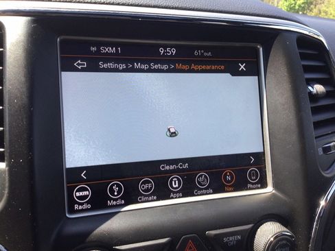 Used 2018 Jeep Grand Cherokee Altitude AWD/4WD image 31