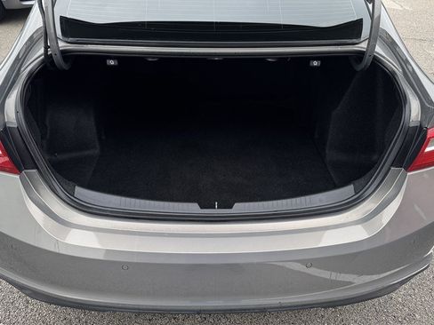 Used 2018 Chevrolet Malibu LT w/ Leather Package FWD image 11
