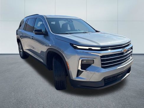 Used 2025 Chevrolet Traverse LT AWD/4WD image 5