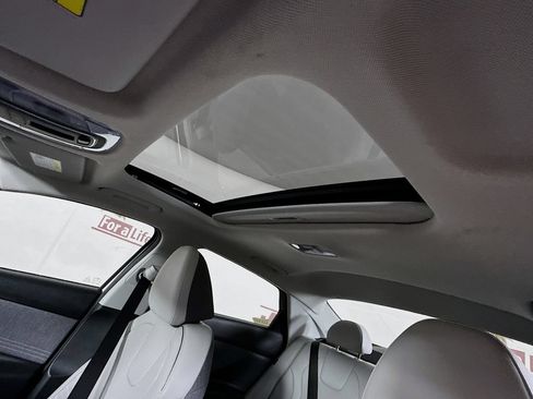 Certified 2025 Hyundai Elantra Limited FWD image 12