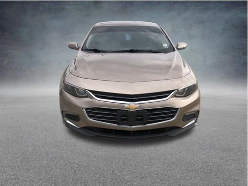 Used 2018 Chevrolet Malibu LT w/ Leather Package FWD image 3