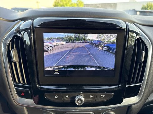 Used 2022 Chevrolet Traverse LT image 32
