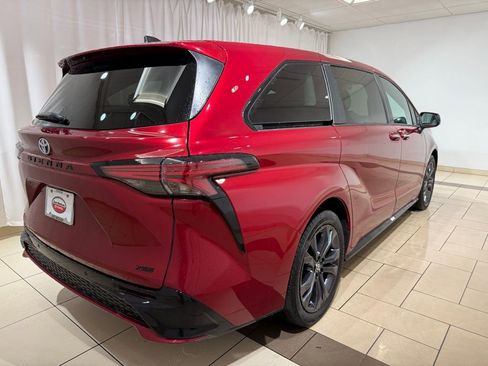 Certified 2025 Toyota Sienna XSE image 5