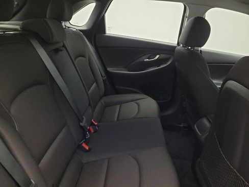 Used 2018 Hyundai Elantra GT FWD image 19