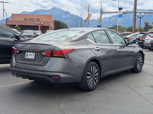 Used 2025 Nissan Altima 2.5 SV FWD image 4
