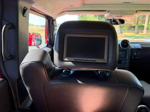 Used 2005 HUMMER H2 SUT w/ Preferred Equipment Group AWD/4WD image 19