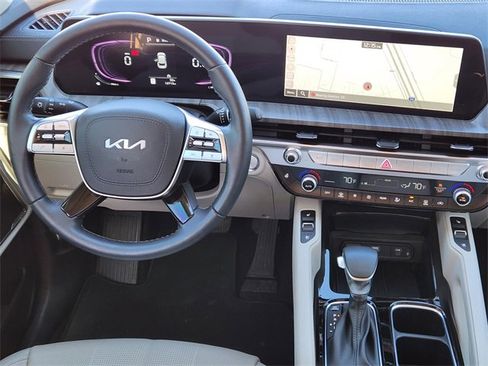Used 2025 Kia Telluride EX w/ EX Captain's Chair Package image 28