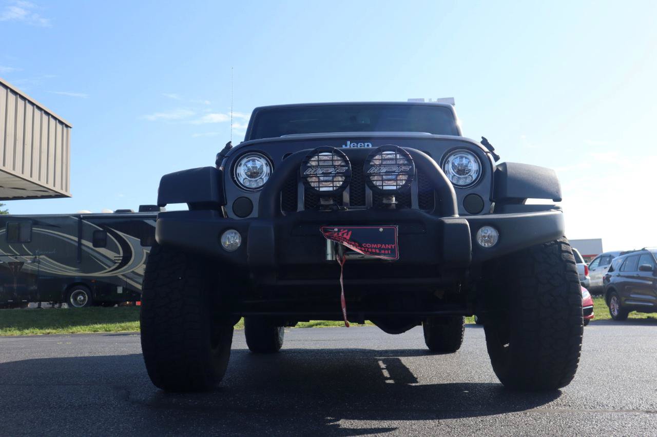 Used 2017 Jeep Wrangler Unlimited Rubicon w/ Cold Weather Group AWD/4WD image 6