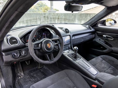 Certified 2018 Porsche 718 Cayman GTS image 4