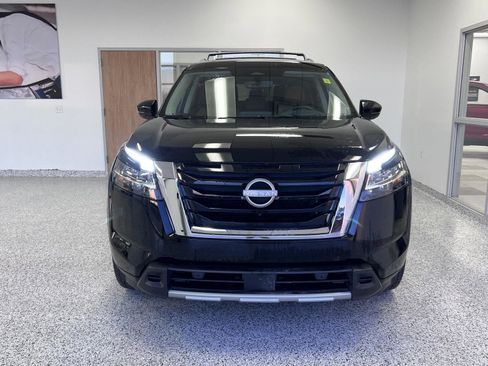 Used 2024 Nissan Pathfinder Platinum w/ Cargo Package image 2