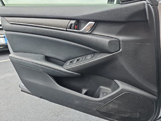 Used 2018 Honda Accord EX image 30