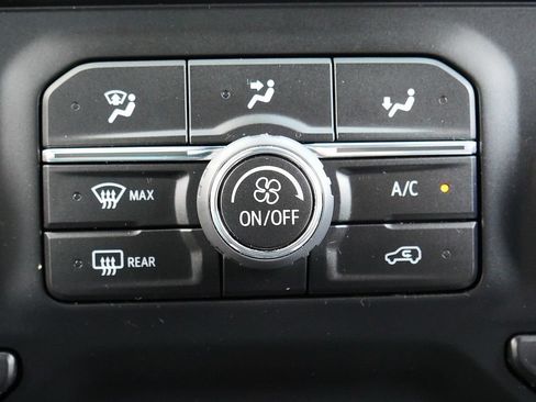 Used 2022 Chevrolet Silverado 1500 High Country w/ Technology Package AWD/4WD image 46
