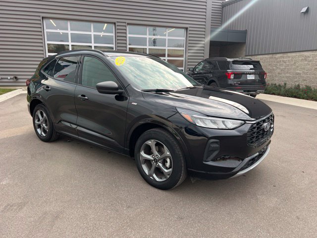 Used 2024 Ford Escape ST-Line w/ Tech Pack #1 AWD/4WD image 3