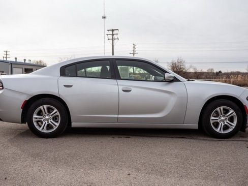 Used 2022 Dodge Charger SXT image 4