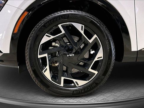 Used 2025 Kia Sportage SX image 10