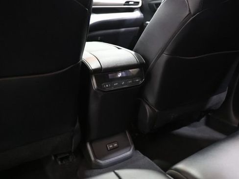 Used 2023 Toyota Highlander XLE FWD image 31
