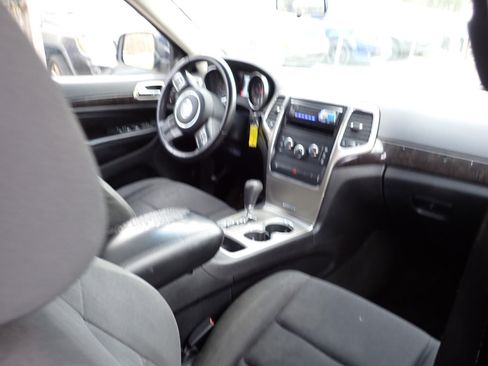 Used 2012 Jeep Grand Cherokee Laredo w/ Laredo E Group image 27