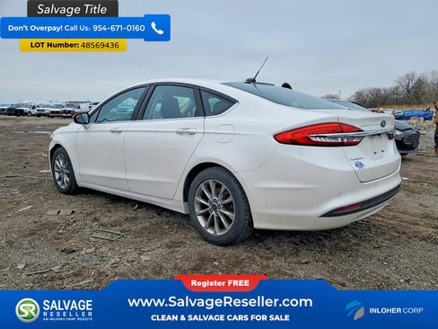 Used 2017 Ford Fusion SE w/ Fusion SE Technology Package image 3