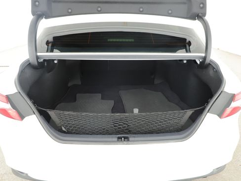 Used 2022 Toyota Camry LE FWD image 5