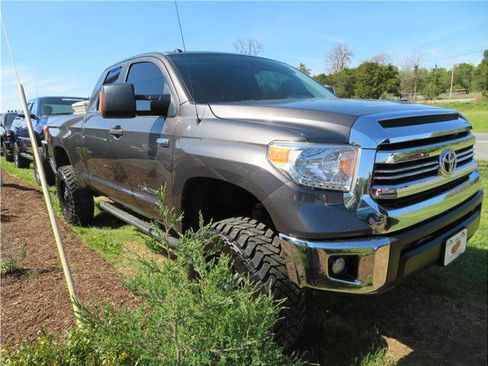 Used 2016 Toyota Tundra SR5 AWD/4WD image 1