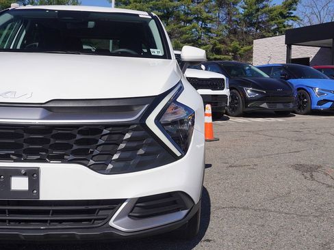 Used 2023 Kia Sportage LX image 12