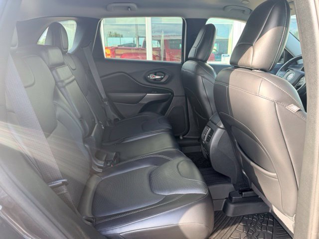 Used 2019 Jeep Cherokee Limited w/ Luxury Group AWD/4WD image 17