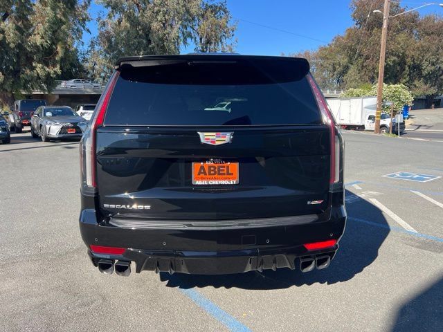 Used 2024 Cadillac Escalade ESV V w/ Heavy-Duty Trailer Package AWD/4WD image 8