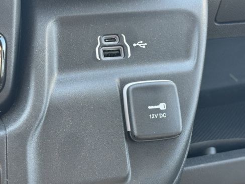 Used 2025 RAM ProMaster 2500 w/ Convenience Group image 13