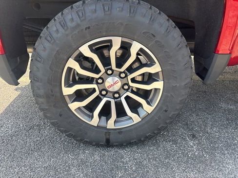 Used 2022 GMC Sierra 1500 AT4 w/ AT4 Premium Package AWD/4WD image 9