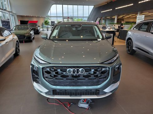 New 2026 Audi Q3 quattro 2.0T AWD/4WD image 2