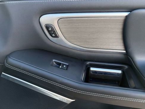 Used 2025 Ford Expedition Platinum image 25