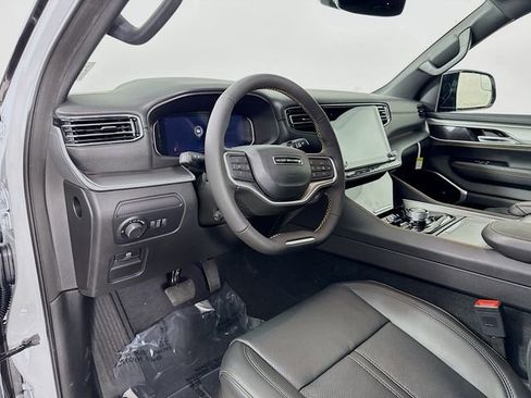 New 2026 Jeep Grand Wagoneer 4WD image 9