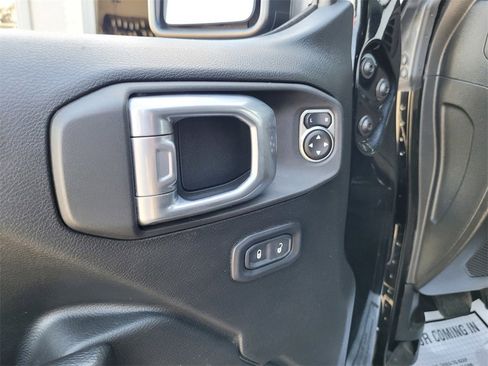 Used 2023 Jeep Gladiator Willys image 26