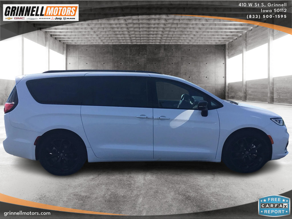 Used 2026 Chrysler Pacifica Limited w/ S Appearance Package FWD image 4