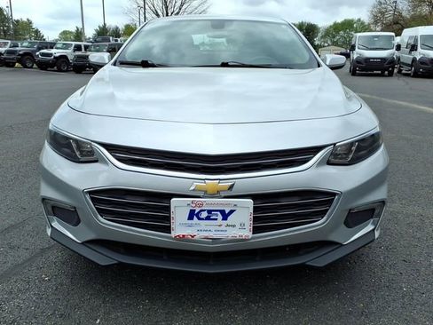 Used 2017 Chevrolet Malibu LT FWD image 2