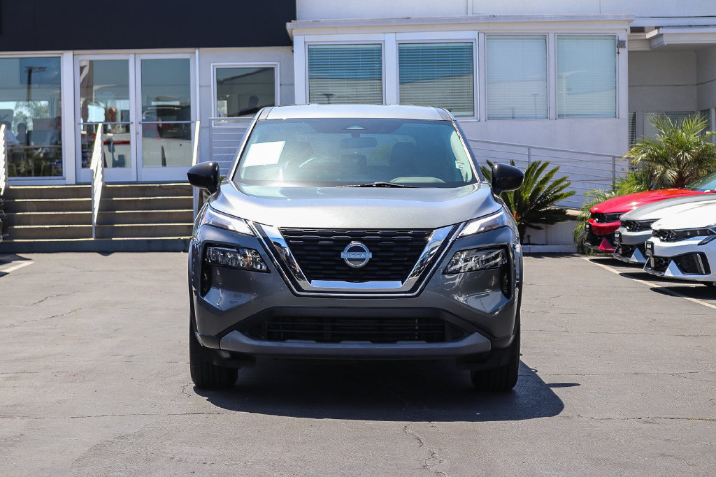 Used 2023 Nissan Rogue S FWD image 2