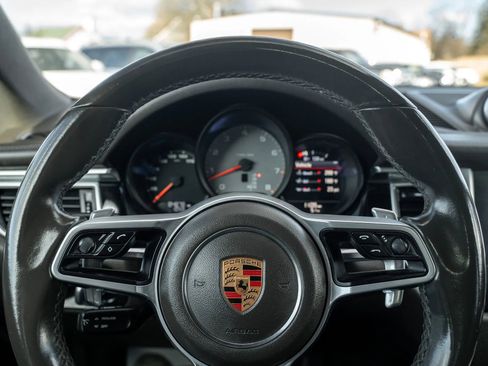 Used 2018 Porsche Macan S image 23