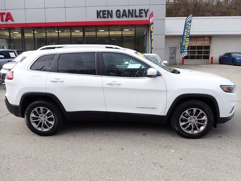 Used 2019 Jeep Cherokee Latitude Plus w/ Cold Weather Group image 2