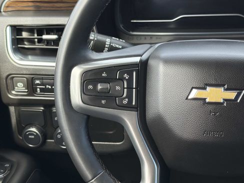 Used 2023 Chevrolet Suburban Premier image 8