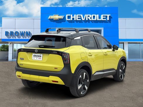 Used 2025 Nissan Kicks SR FWD image 3